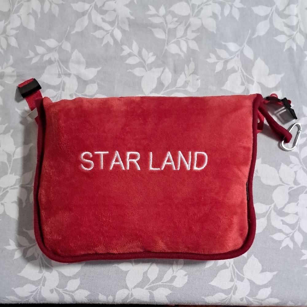 Red Star Land Travel Blanket with Bag and Strap